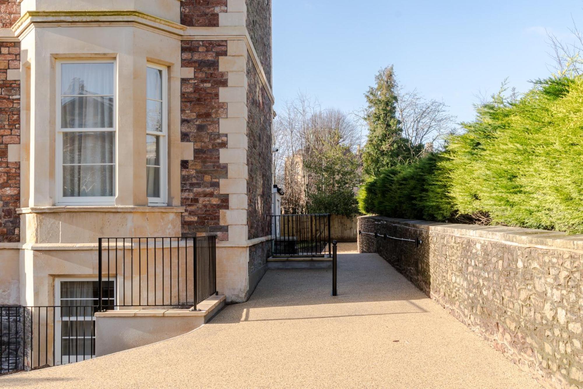 Pembroke House I Your Leilighet